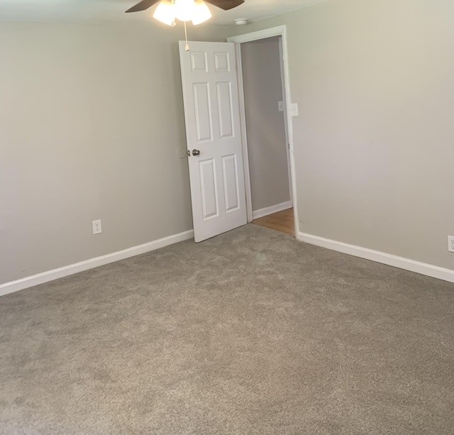 unfurnished room featuring ceiling fan and carpet