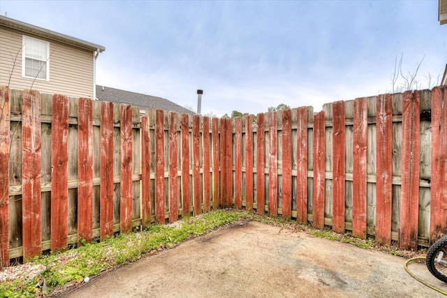 view of yard featuring a patio