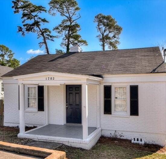 view of front of property with covered porch