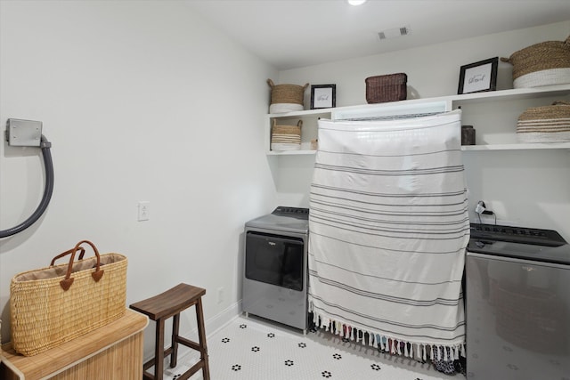1513 Paris Ave, Swainsboro, GA 30401 - washroom featuring independent washer and dryer