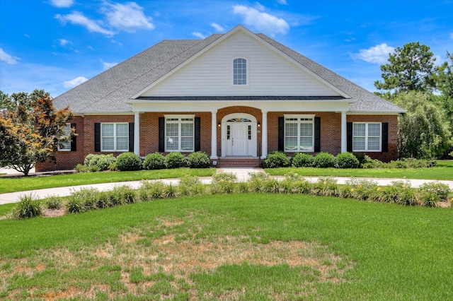 view of front of property featuring a porch and a front yard