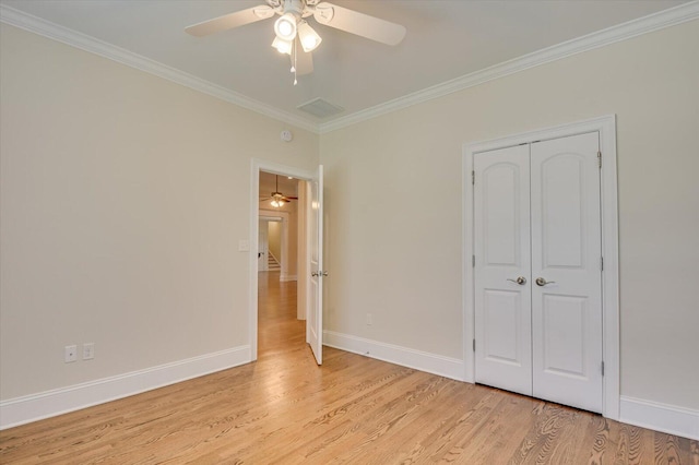 unfurnished bedroom with a closet, light hardwood / wood-style flooring, ceiling fan, and ornamental molding