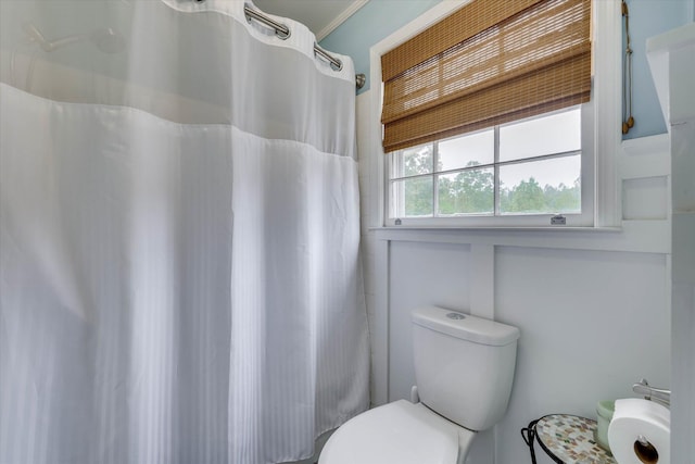711 Augusta St, Mccormick, SC 29835 - full bath with toilet and a shower with curtain