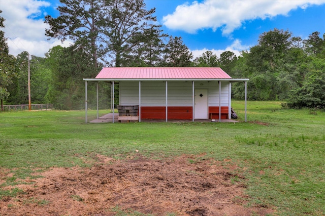 711 Augusta St, Mccormick, SC 29835 - view of pole building featuring a yard