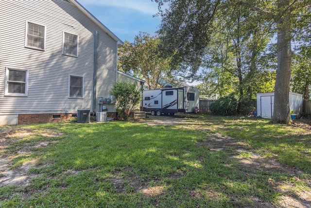 view of yard with a storage shed