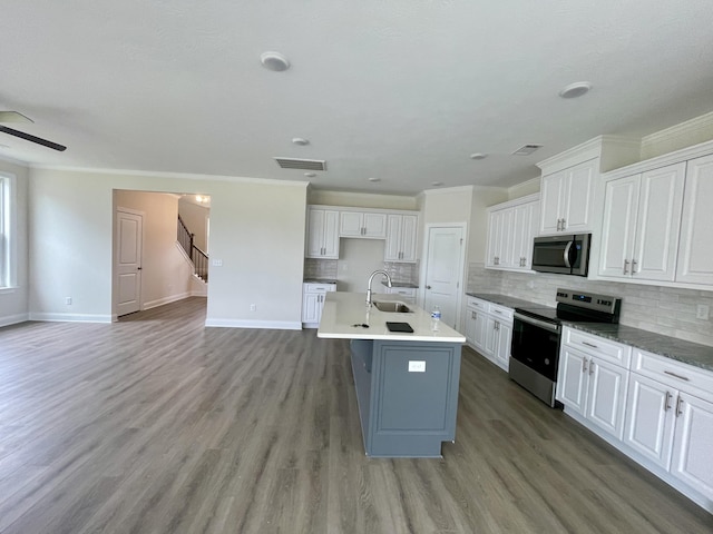 kitchen with white cabinets, sink, ornamental molding, light hardwood / wood-style floors, and stainless steel appliances