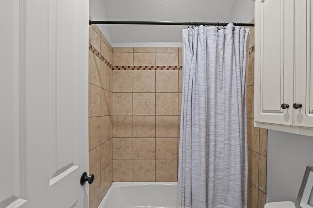 full bath featuring shower / bath combo with shower curtain