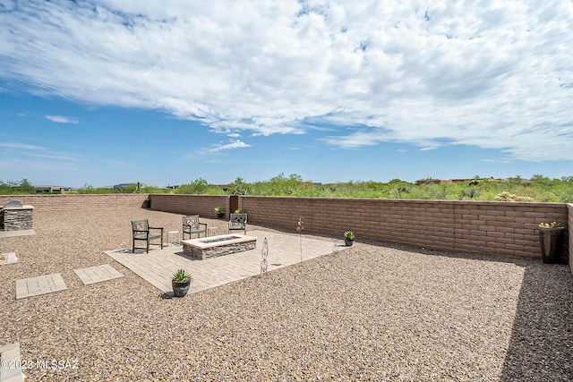 view of yard featuring a patio