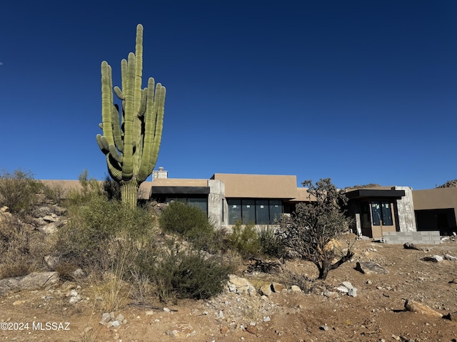 view of front of property