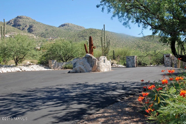 Listing photo 2 for 5383 N Falcon Crest Pl, Tucson AZ 85749