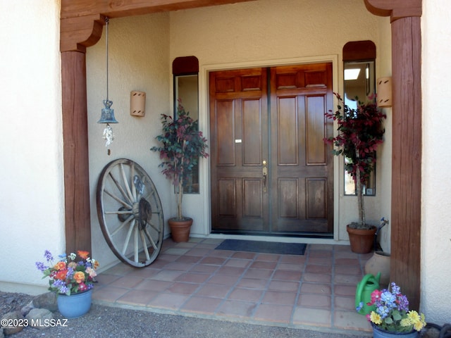 entrance to property featuring a porch