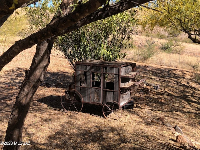 rear view of house featuring an outdoor structure