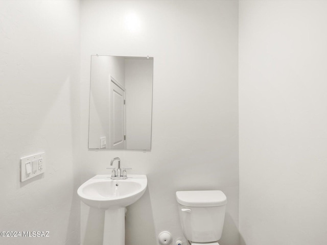 bathroom featuring toilet and a sink