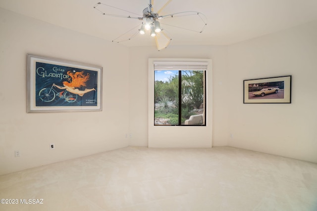 empty room with ceiling fan