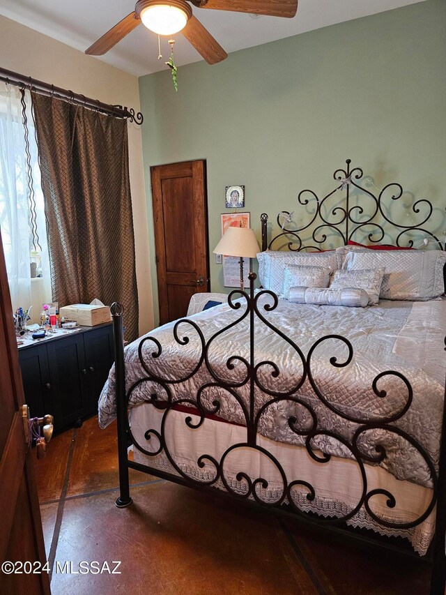 bedroom featuring ceiling fan