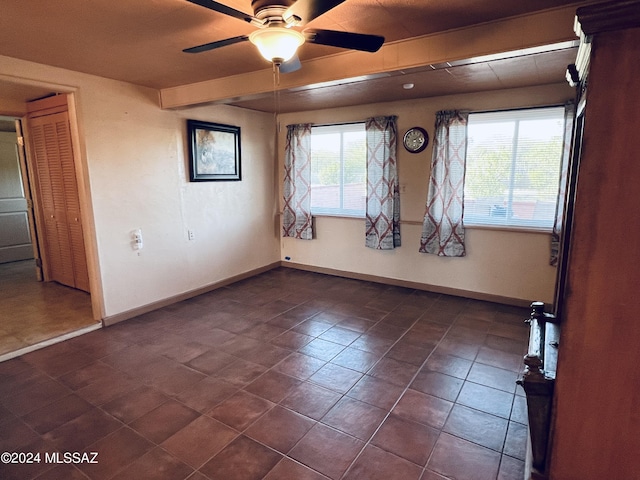 empty room featuring ceiling fan