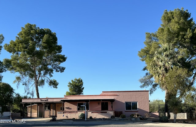 view of front of property