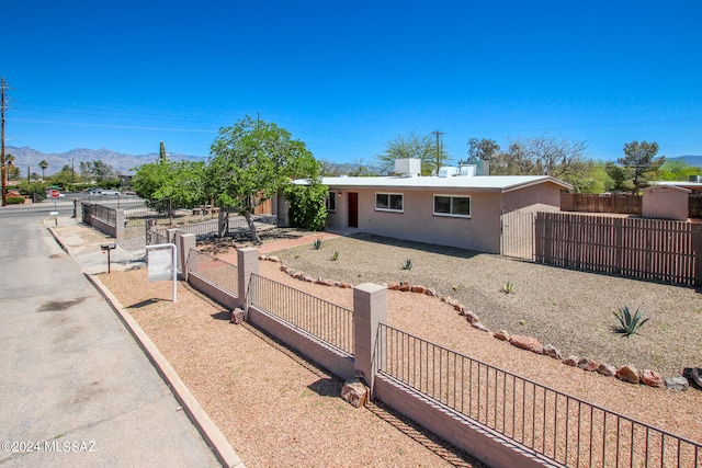 single story home featuring a mountain view