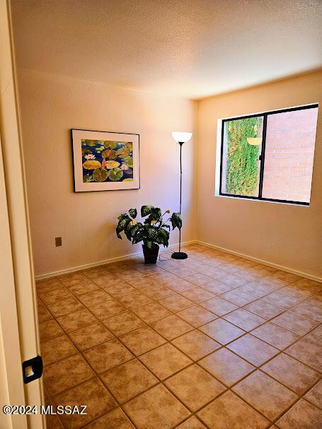 unfurnished room featuring light tile patterned floors