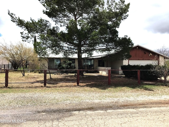 single story home featuring a fenced front yard