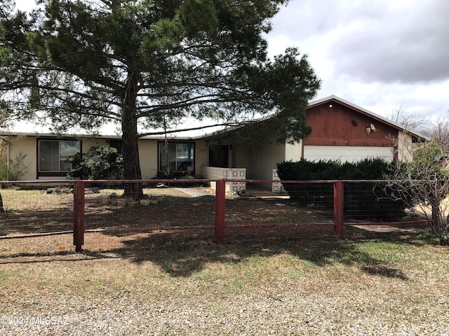 ranch-style house featuring a fenced front yard