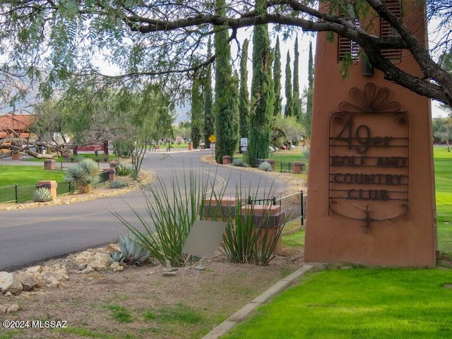 community sign featuring a lawn