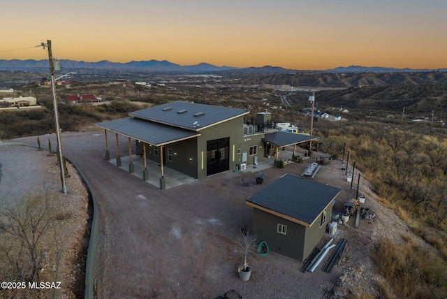 bird's eye view featuring a mountain view