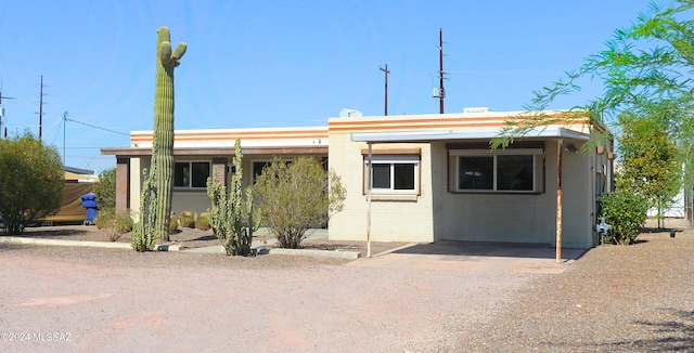 view of front of property