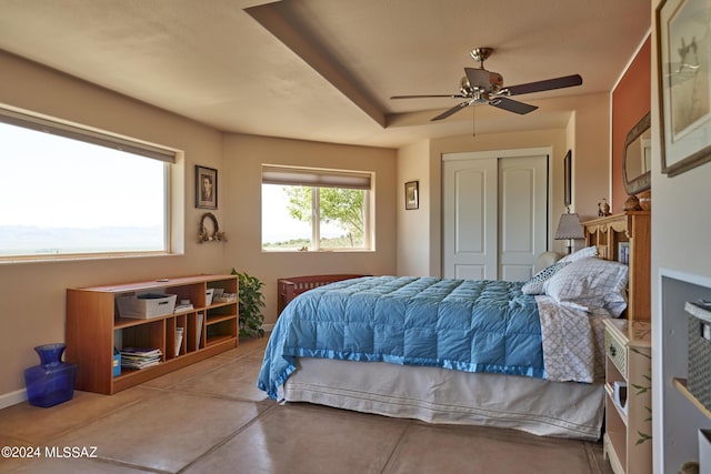 bedroom featuring a closet, baseboards, and a ceiling fan
