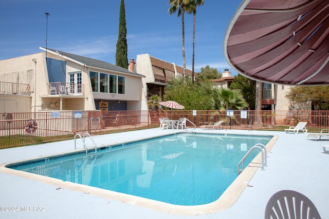 view of swimming pool