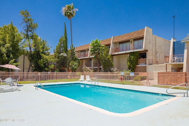 view of swimming pool