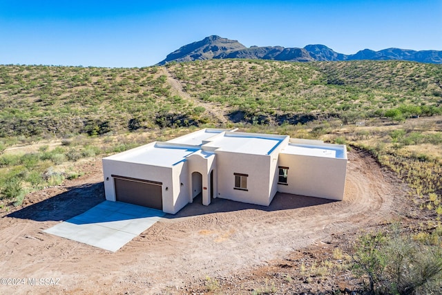 birds eye view of property featuring a mountain view