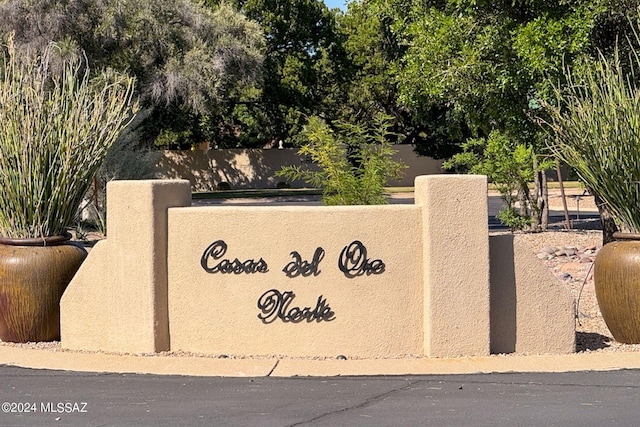 view of community / neighborhood sign