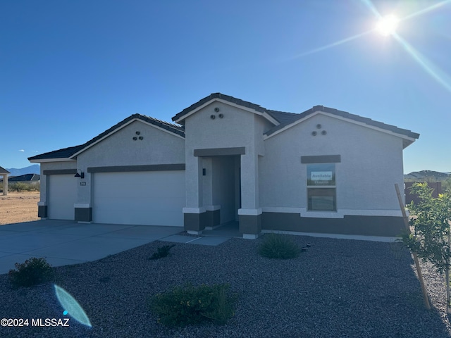 view of front facade featuring a garage