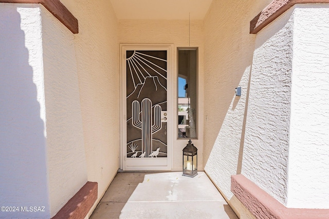 entrance to property with stucco siding