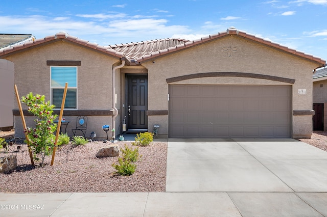 view of front facade featuring a garage