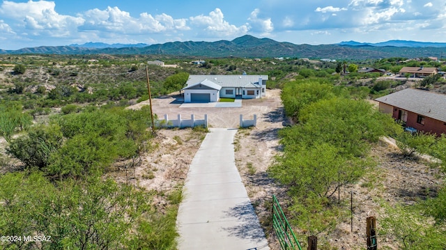 drone / aerial view featuring a mountain view