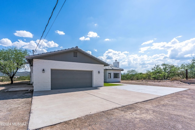 view of front of home featuring a garage