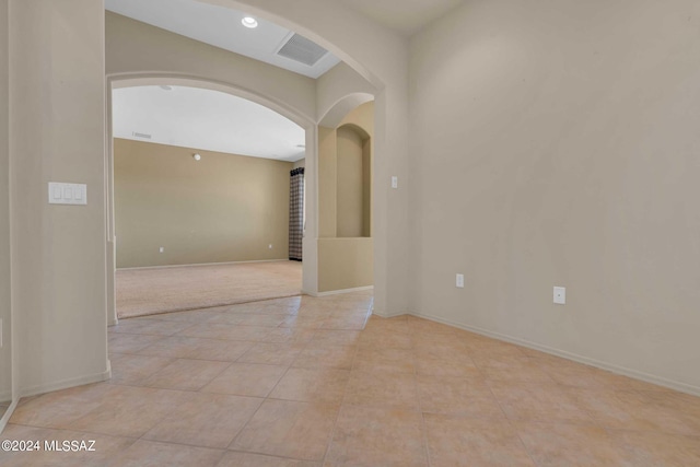 spare room featuring light tile patterned flooring