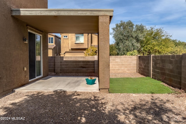 view of yard with a patio