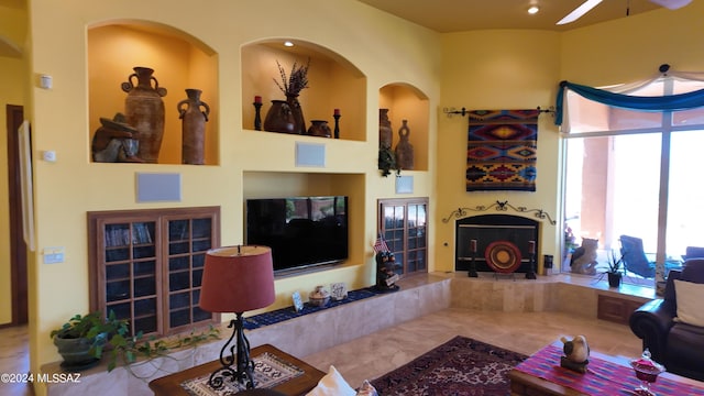 living room featuring ceiling fan