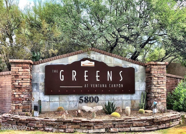 view of community / neighborhood sign