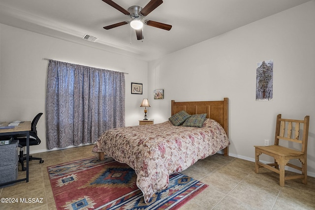 bedroom featuring ceiling fan