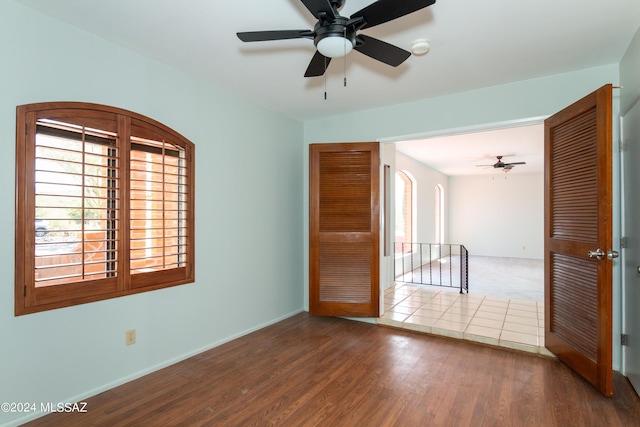 unfurnished room with dark hardwood / wood-style floors and ceiling fan