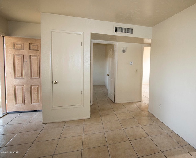 unfurnished room featuring light tile patterned flooring