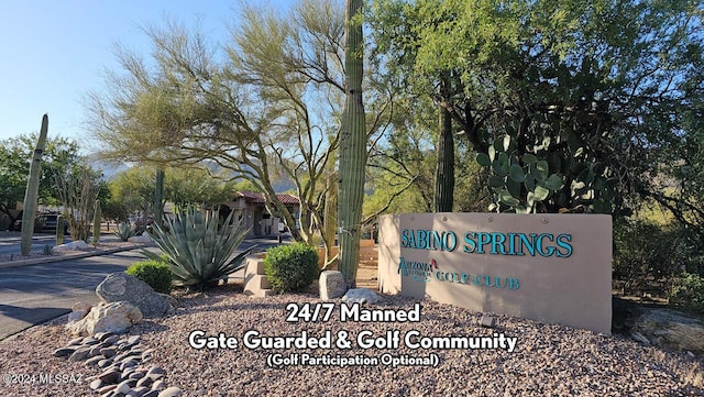 view of community / neighborhood sign