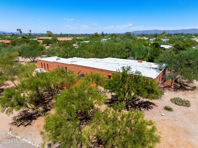 birds eye view of property featuring a mountain view