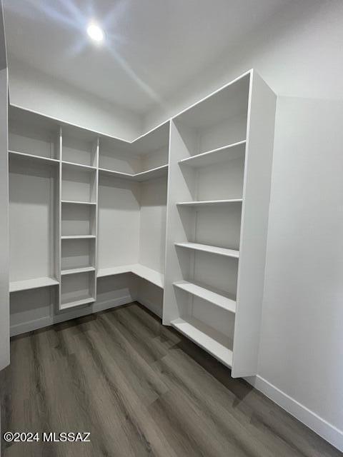 unfurnished room featuring recessed lighting, visible vents, dark wood-type flooring, ceiling fan, and baseboards