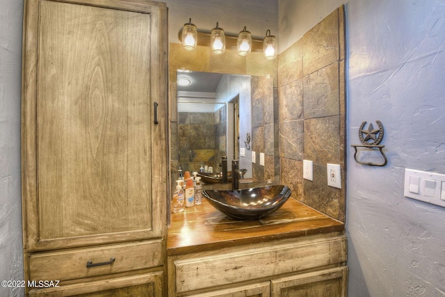 bathroom featuring decorative backsplash and vanity