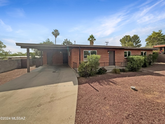 view of front facade featuring a carport